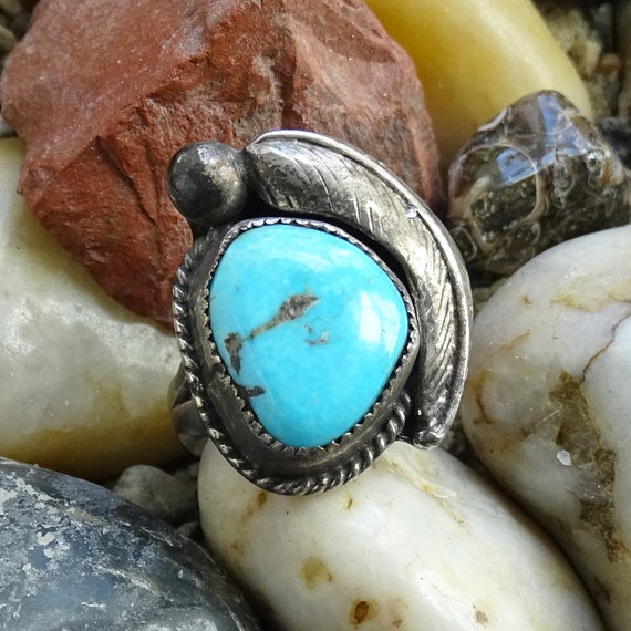 Vtg Native American Hand Made Sterling Silver and Blue Turquoise Ring Size 5.75