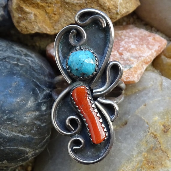 Intricate Vintage Native American Navajo Turquoise Inlay Sterling Silver Ring Intricate Vintage Native American Navajo Turquoise Inlay Sterling Silver Ring