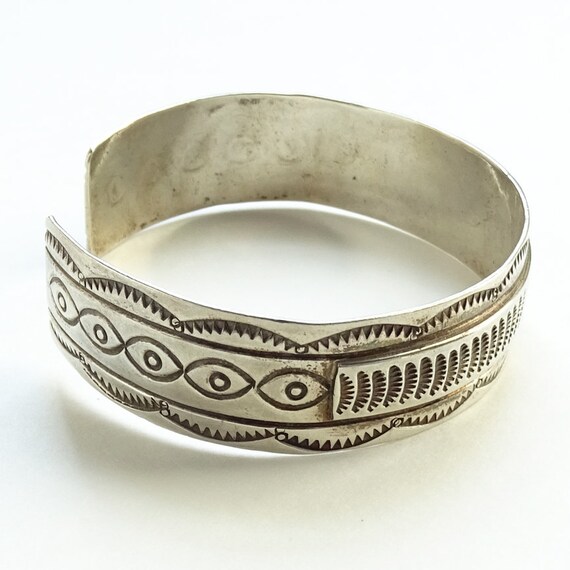 Beautiful Vintage Native American Navajo Applique Dog Guards Sterling Silver Bracelet Beautiful Vintage Native American Navajo Applique Dog Guards Sterling Silver Bracelet