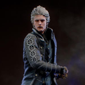 Puede incluir: Estatua detallada de un personaje con un abrigo largo azul oscuro y pantalones negros, de pie sobre una base rocosa con orbes rosas brillantes. La figura tiene el pelo blanco y sostiene un arma. El logotipo de KC Studio está arriba a la izquierda.