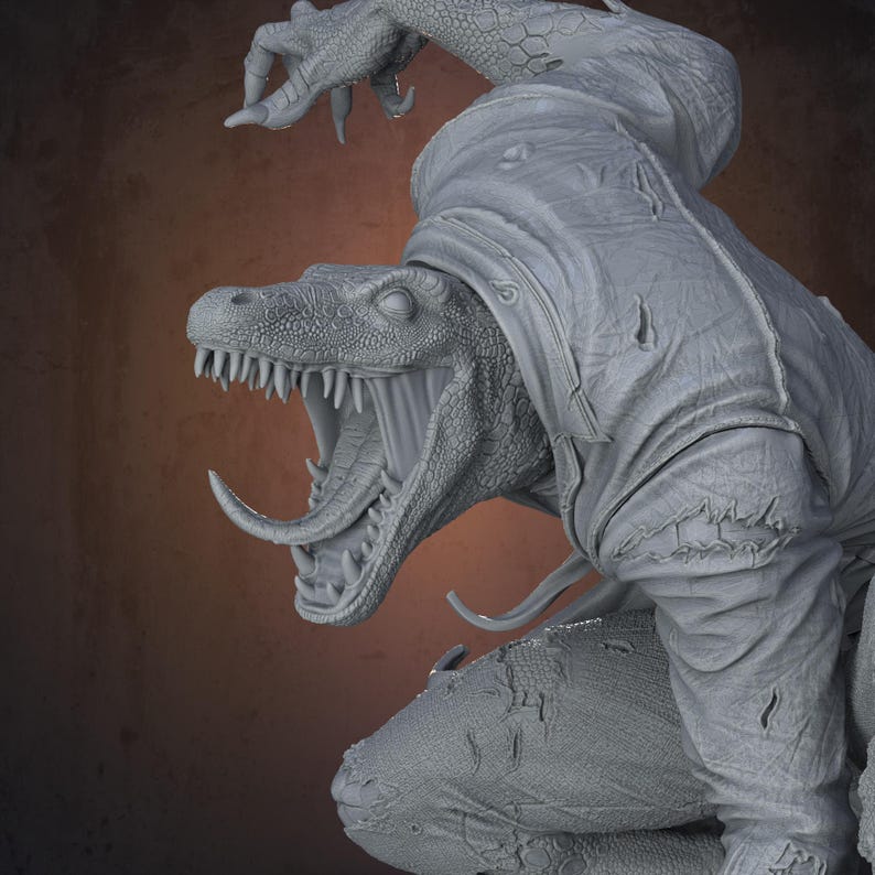 Peut inclure: Une sculpture grise d&eacute;taill&eacute;e d'une cr&eacute;ature reptilienne avec une bouche ouverte, r&eacute;v&eacute;lant des dents pointues et une longue langue. La cr&eacute;ature porte des v&ecirc;tements d&eacute;chir&eacute;s, avec une capuche sur la t&ecirc;te. La sculpture a une apparence textur&eacute;e et &eacute;cailleuse.