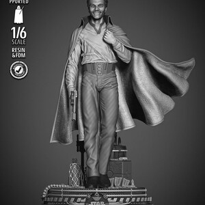 Pode incluir: Uma figura em escala 1/6 em resina e FDM em tons de cinza de um homem com uma capa, segurando um blaster. A figura está em uma base detalhada com o logotipo de Star Wars. A imagem inclui o texto "Tested Presupported" e "SW3D Patreon."