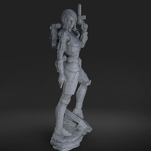 Puede incluir: Figura gris de un personaje femenino con armadura futurista, sosteniendo un arma. La figura est&aacute; de pie sobre una base rocosa, con una mochila detallada y un blindaje intrincado. El dise&ntilde;o sugiere un tema de ciencia ficci&oacute;n o fantas&iacute;a.