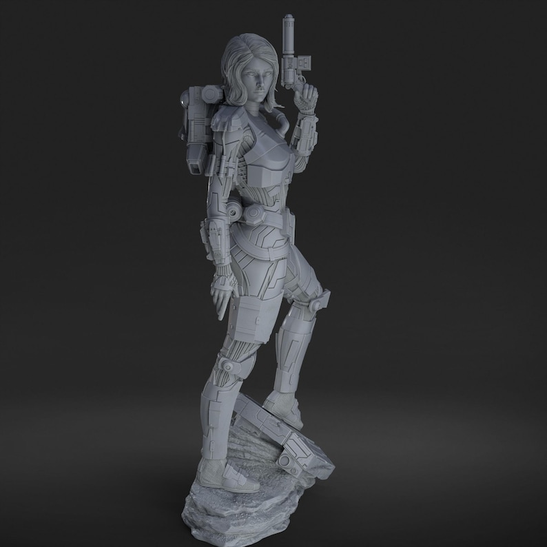 Puede incluir: Figura gris de un personaje femenino con armadura futurista, sosteniendo un arma. La figura est&aacute; de pie sobre una base rocosa, con una mochila detallada y un blindaje intrincado. El dise&ntilde;o sugiere un tema de ciencia ficci&oacute;n o fantas&iacute;a.