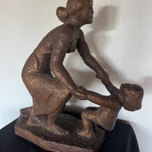 Austin Productions Sculpture - Mother And Child - DeGroot 1967 - Art