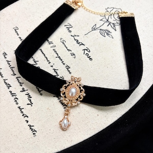 Victoriaanse fluwelen choker: met de hand gesneden camee, gepersonaliseerd cadeau, cadeau voor haar