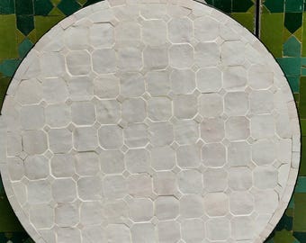 Elegante mesa marroquí Zellige – Tablero de mosaico / Base de hierro artesanal