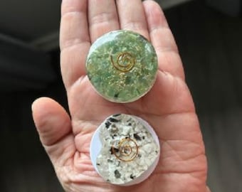 Green Aventurine & Moonstone Heart Orgonite Phone Holder