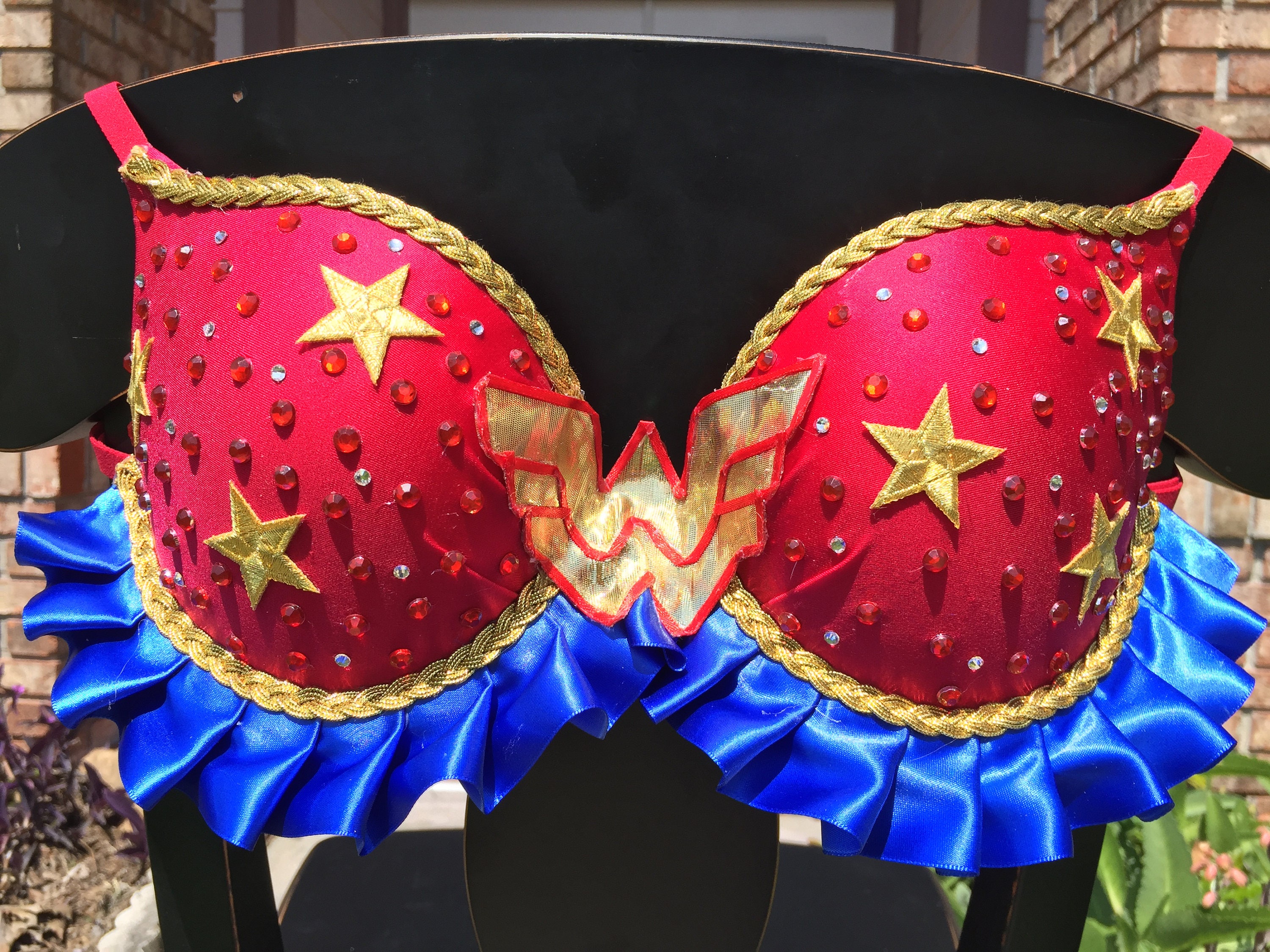 Wonder Woman Golden Lasso Inspired Rave Bra Perfect for Rave Outfit, Edm Bra,  Exotic Dance Bra, Edm Outfit, Rave Wear, EDC Bra, EDC Outfit -  Sweden