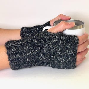 Guantes sin dedos de ganchillo con puntada de flecha