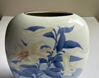 Wazon porcelanowy Takahashi w stylu vintage • Lilia tygrysia, niebieskie kwiaty, ceramika San Francisco
