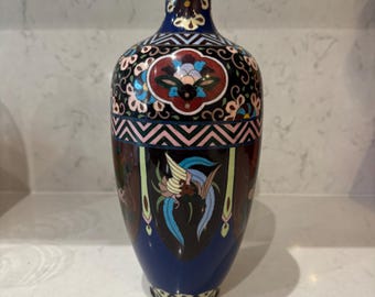 Antico vaso cloisonné giapponese del periodo Meiji intorno al 1890