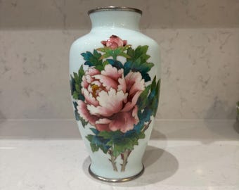 Jarrón de peonías antiguo japonés grande con esmalte cloisonné de cáscara de huevo y alambre de plata.