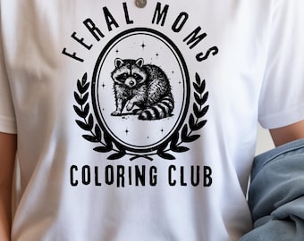 Koszulka z szopem Feral Moms Coloring Club | Luźny krój, bawełniana koszulka barwiona na odzieży