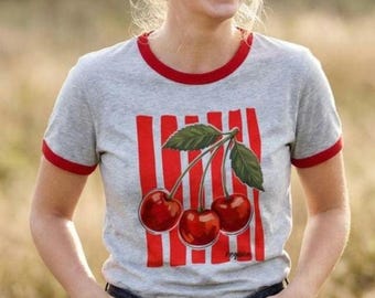 T-shirt con illustrazione di ciliegie rosse / Grafica retrò a tema frutta