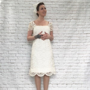 Vintage 60s Scalloped Lace A-Line Wedding Midi Dress M Embroidered Mesh Floral Netting