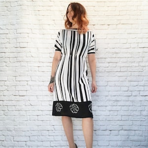 Vintage 80s Striped Puff Sleeve Dress Black White Leaf Border Print Midi XS S