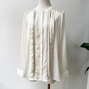 Vintage 80s Ann Taylor Retro 40s Deco Faux Leather Pleated Poet Sleeve Blouse 8 Cream Tan