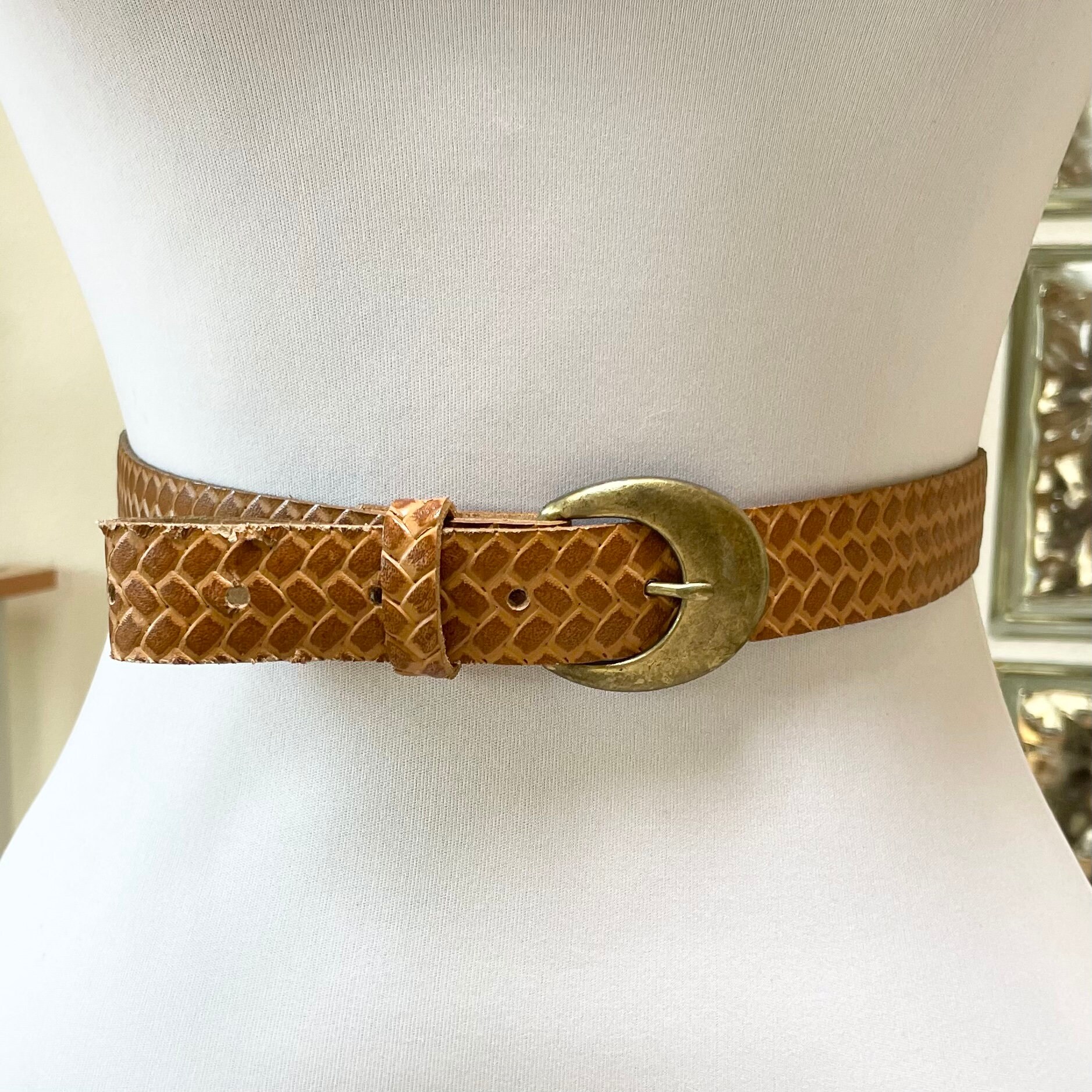 Vintage - leather and silk like woven belt, brass hardware‎ Vintage 80s Faux Braided Woven Leather Belt Antique Brass  main image 4