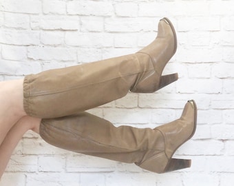Vintage 70s Zodiac Elastic Top Slouch Tan Leather Heeled Campus Boots 8 Kneed High