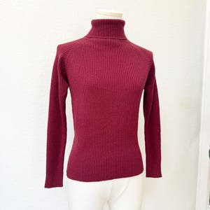 Jersey de cuello alto de punto acanalado estilo Mod Beatnik vintage de los años 70, talla S, color burdeos, de JCPenney (talla M de niño).
