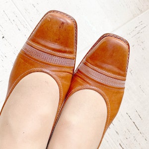 Vintage 70s Square Toe Seam Striped Low Heel Leather Loafers Pumps Cognac Brown 7 Rangoni Italy *flawed*