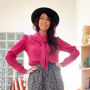 Vintage 80s Does Victorian Fuchsia Embossed Floral Tie Collar Blouse Top Long Puff Sleeve M L