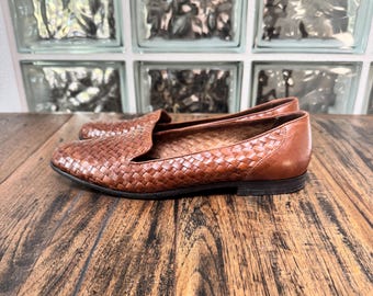 Mootsies Tootsies vintage dos anos 80, mocassins marrons trançados em couro, tamanho 7,5, estilo clássico chique e sofisticado.