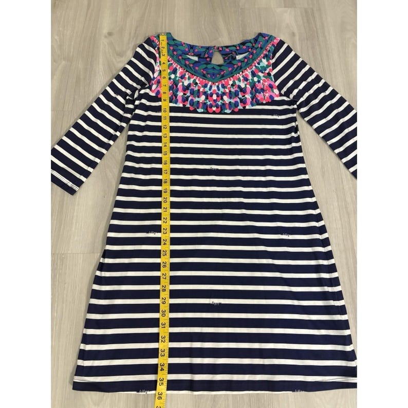 Abito Lilly Pulitzer da donna, blu navy, bianco a righe, in cotone Pima, modello a tubino, scollo multiplo, taglia M immagine 5