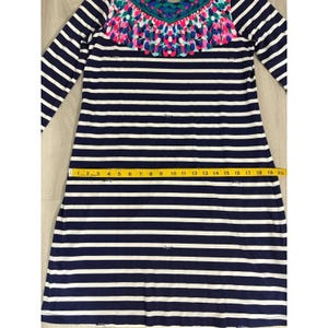 Abito Lilly Pulitzer da donna, blu navy, bianco a righe, in cotone Pima, modello a tubino, scollo multiplo, taglia M immagine 8