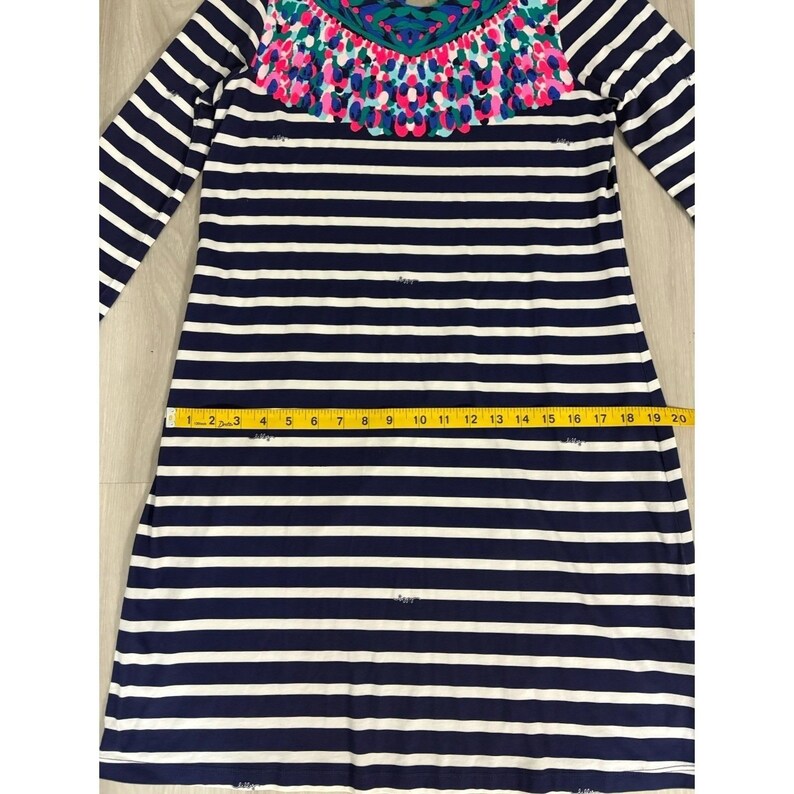 Abito Lilly Pulitzer da donna, blu navy, bianco a righe, in cotone Pima, modello a tubino, scollo multiplo, taglia M immagine 8
