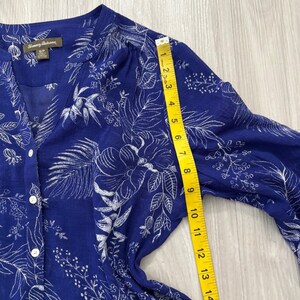 Tommy Bahama dames tuniek top blauw wit bloemen palmprint blouse met knoopsluiting en V-hals S afbeelding 6