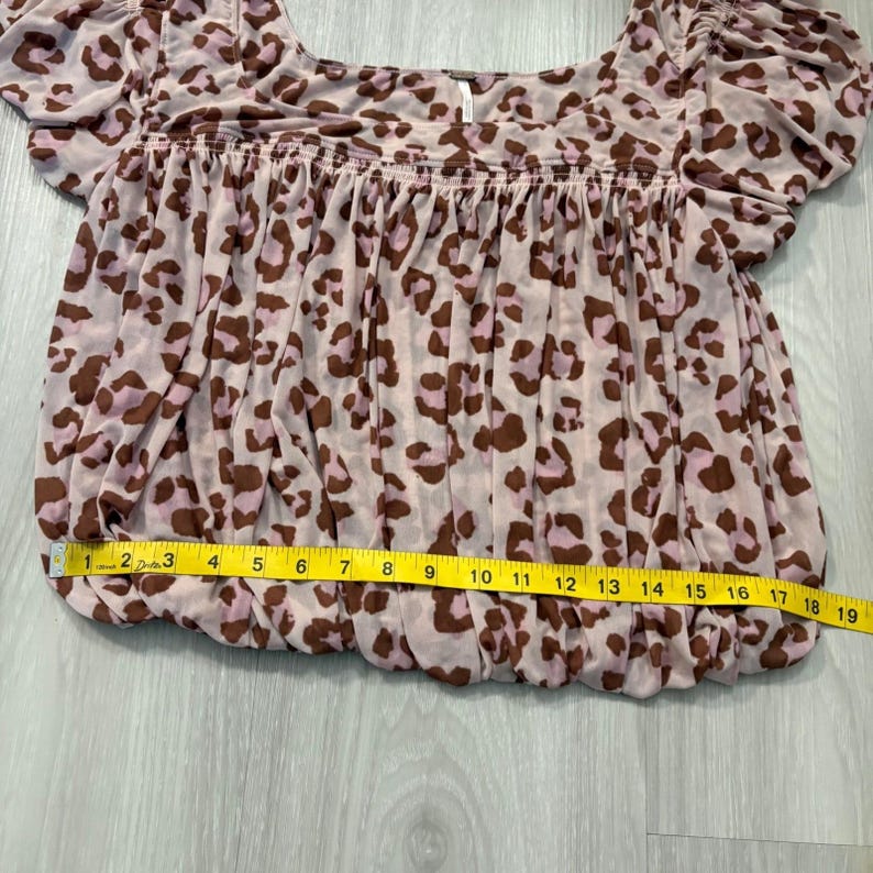 Free People Top Women Leopard Print Square Neck Smocked Puff Sleeve Size M imagen 8