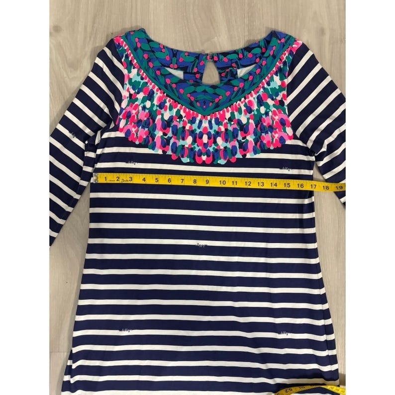 Abito Lilly Pulitzer da donna, blu navy, bianco a righe, in cotone Pima, modello a tubino, scollo multiplo, taglia M immagine 7
