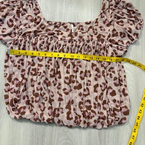 Free People Top Women Leopard Print Square Neck Smocked Puff Sleeve Size M imagen 7