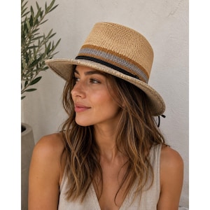 Jaden Rael Hat Handmade Madagascar 100% Raffia Women Fedora Sun Hat Purple Tan M