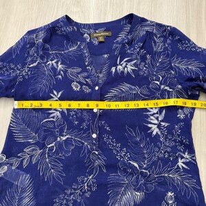 Tommy Bahama dames tuniek top blauw wit bloemen palmprint blouse met knoopsluiting en V-hals S afbeelding 7