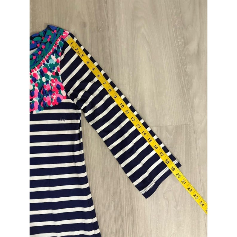 Abito Lilly Pulitzer da donna, blu navy, bianco a righe, in cotone Pima, modello a tubino, scollo multiplo, taglia M immagine 10