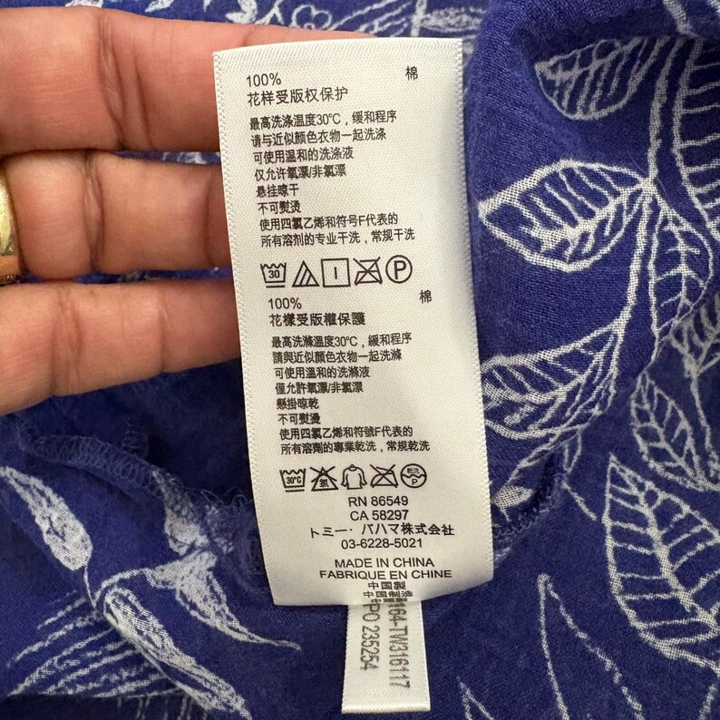 Tommy Bahama dames tuniek top blauw wit bloemen palmprint blouse met knoopsluiting en V-hals S afbeelding 11