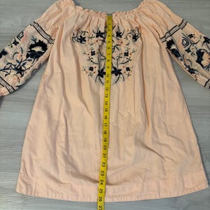 Free People jurk voor dames, perzikroze, geborduurd, off-shoulder boho tuniek, maat XS afbeelding 6