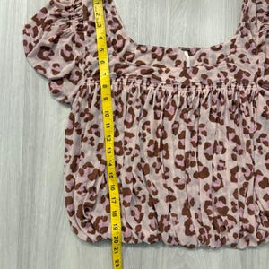 Free People Top Women Leopard Print Square Neck Smocked Puff Sleeve Size M imagen 6