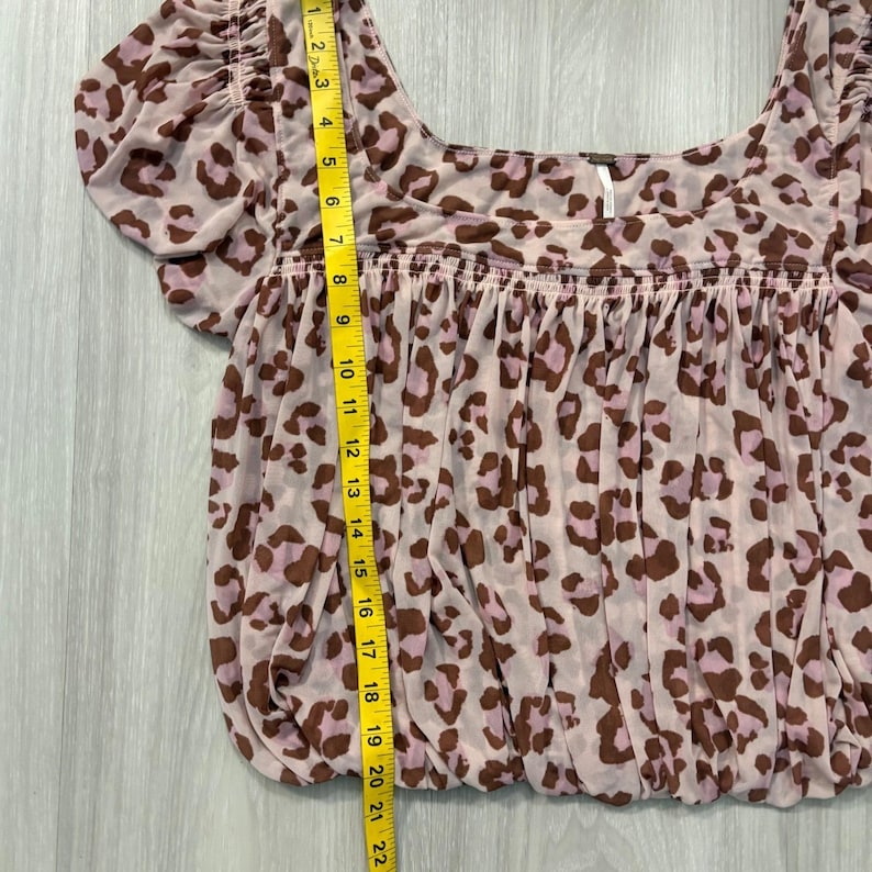 Free People Top Women Leopard Print Square Neck Smocked Puff Sleeve Size M imagen 6