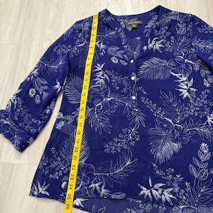 Tommy Bahama dames tuniek top blauw wit bloemen palmprint blouse met knoopsluiting en V-hals S afbeelding 4