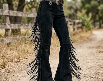 Pantalones de gamuza negra con flecos, pantalones acampanados de talle alto, pantalones estilo western para festivales, estilo boho chic campestre, flecos de vaquera