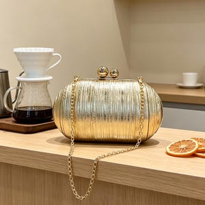 Gold Clutch Bag Elegant Evening Purse for Wedding and Prom Metallic Gold Handbag Crossbody Chain Gift for Her