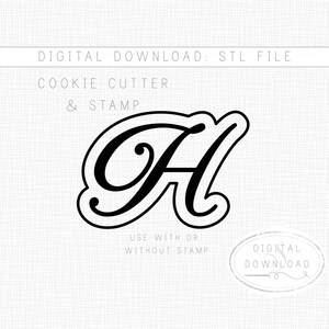 Puede incluir: Cortador de galletas y sello negro con forma de la letra "H". El diseño incluye el texto "DESCARGA DIGITAL: ARCHIVO STL", "CORTADOR DE GALLETAS Y SELLO" y "USAR CON O SIN SELLO". También hay un gráfico de descarga digital.