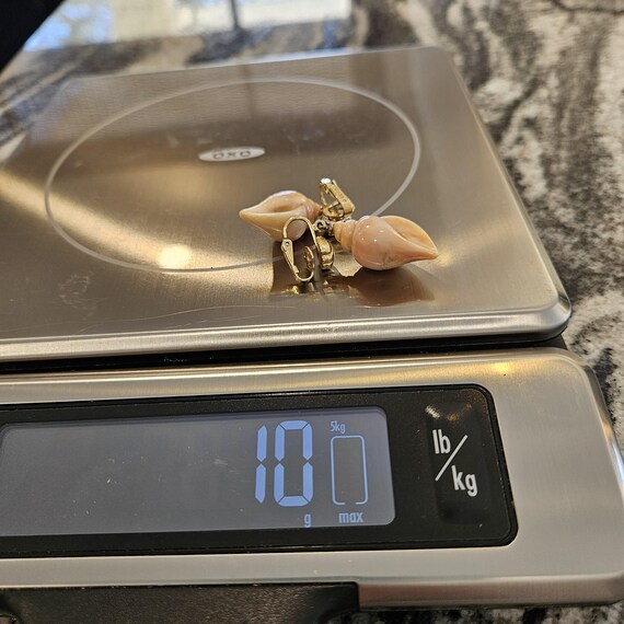 Vtg Avon Shell Dangle Earrings - image 9