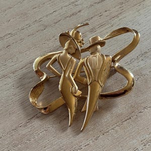 Jonette Strolling Couple Brooch