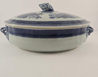 Antique Chinese Export Blue and White Porcelain Tureen with Lid Fitzhugh Pattern, 18th Century Qing Dynasty Soup Vegetable Covered Dish