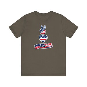 Camiseta de kayak con la bandera estadounidense / Camiseta para flotar en arroyos / Camiseta para la vida en el lago / Conjunto para flotar en el río / Camiseta patriótica de verano / Regalo de kayak para hombres y mujeres imagen 6